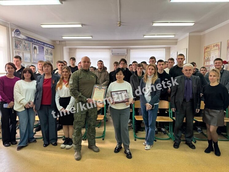 В Донецкой академии транспорта прошел Урок гражданственности, посвященный подвигу защитников Отечества