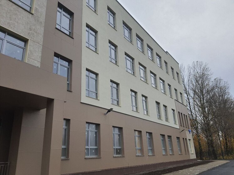 В Невском районе Петербурга закончено строительство поликлиники, рассчитанной на обслуживание 420 пациентов. Медучреждение расположено на Дальневосточном проспекте.