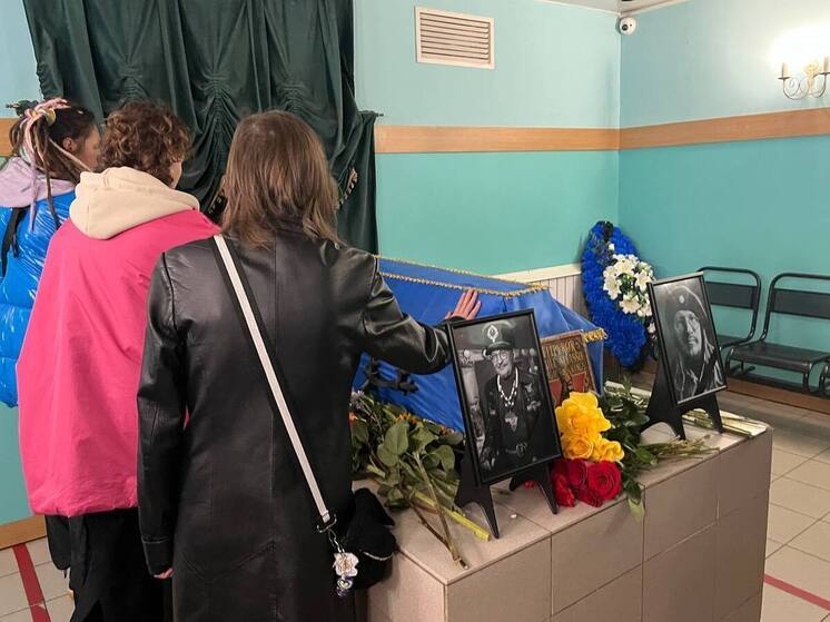 В Северной столице 31 октября простились с ленинградским «Бобом Марли». 30 октября стало известно о кончине Андрея Куницына, известного под псевдонимами Dr. I-Bolit, Dr. I-Bol и Ras Simeon. Куницын выделялся среди первых приверженцев растафарианства в Советском Союзе и был настоящим героем для многих поклонников подлинной ямайской музыки.