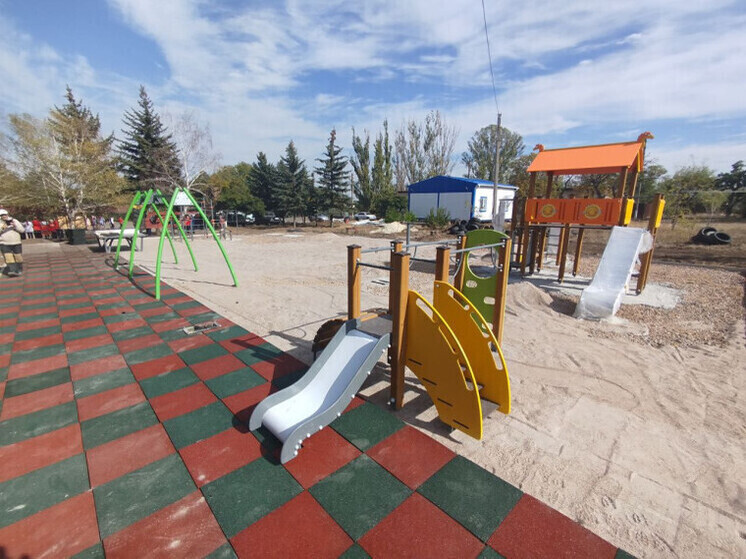 Пять детских площадок появились в селах Старобешевского округа с начала года