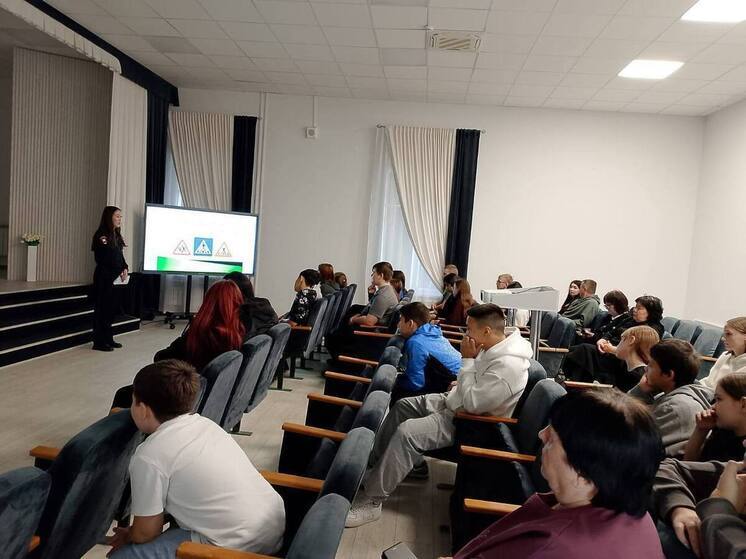 Школьникам Элисты напомнили о правилах безопасности на дорогах