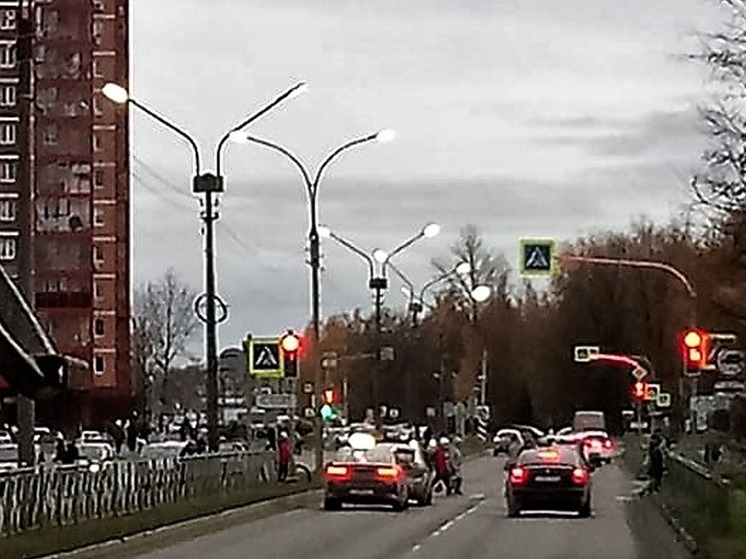 Розбаум объяснил, почему днем в Великом Новгороде горят фонари