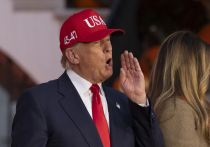 К президенту США Дональду Трампу не стоит относиться с симпатией, которую к президенту США порой проявляют некоторые в России