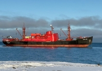 30 октября в порт Архангельска из третьего рейса 2025 года вернулось научно-экспедиционное судно «Михаил Сомов», завершив работы по обеспечению труднодоступных станций Росгидромета и других арктических объектов