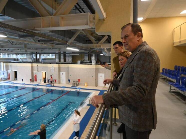 Губернатор Дрозденко проверил работу Всеволожского спортивного комплекса
