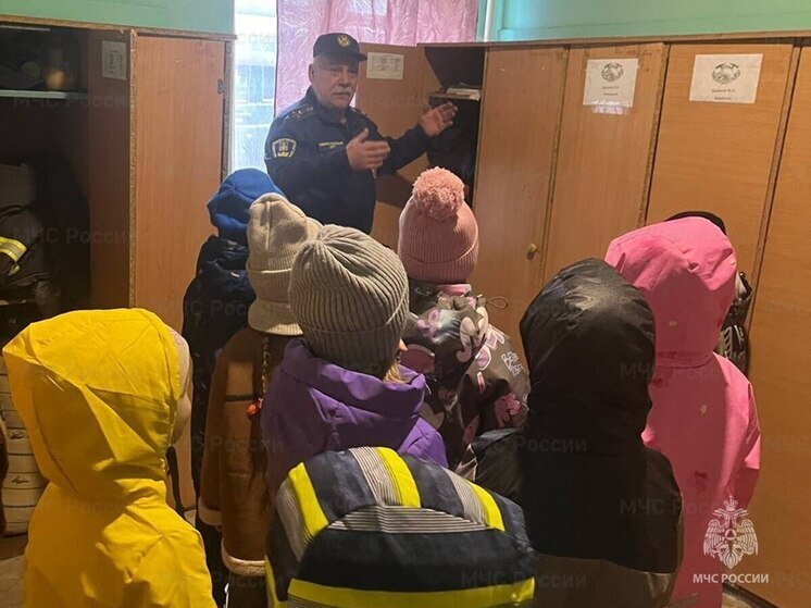 Спасатели провели экскурсию для дошколят в Брянской области