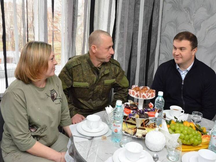 Виталий Хоценко в Калачинске навестил семью участника СВО