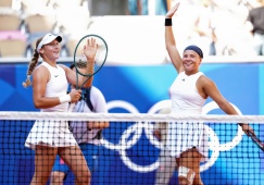 Фотосессия лучших теннисисток года перед стартом Итогового турнира: Андреева, Шнайдер и Кудерметова шикарны