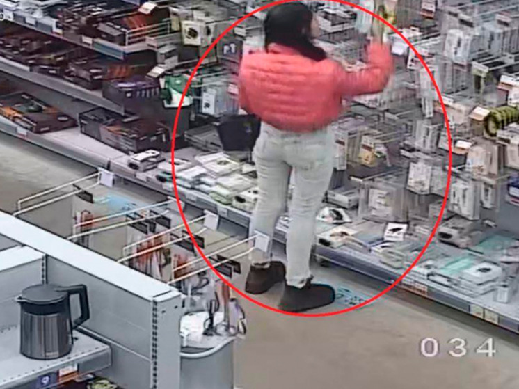 В Брянске задержали 38-летнюю женщину за кражу товаров из магазина