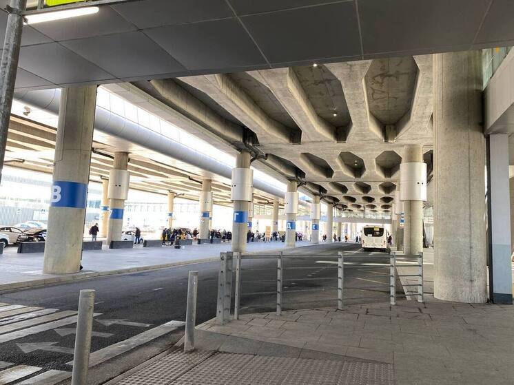 Петербуржцы будут тратить меньше денег на парковку в Пулково с 1 ноября