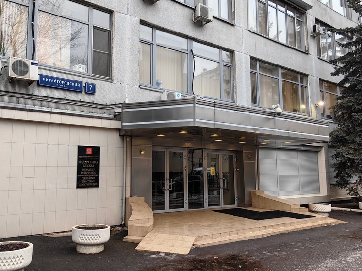 Отказаться от массового сбора с граждан согласий на обработку их персональных данных предложила Федеральная служба по надзору в сфере связи, информационных технологий и массовых коммуникаций (Роскомнадзор)