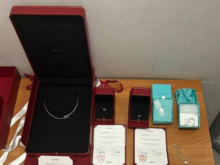 Женщину в Татарстане будут судить за контрабанду ювелирных изделий