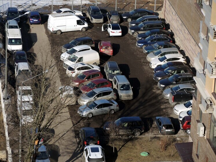 Перелистывая недавно написанную бывшим спичрайтером Ельцина Андреем Ваврой биографию Виктора Черномырдина «В харизме надо родиться», я наткнулся на красочный эпизод времен попытки Бориса Немцова пересадить чиновников на авто российского производства