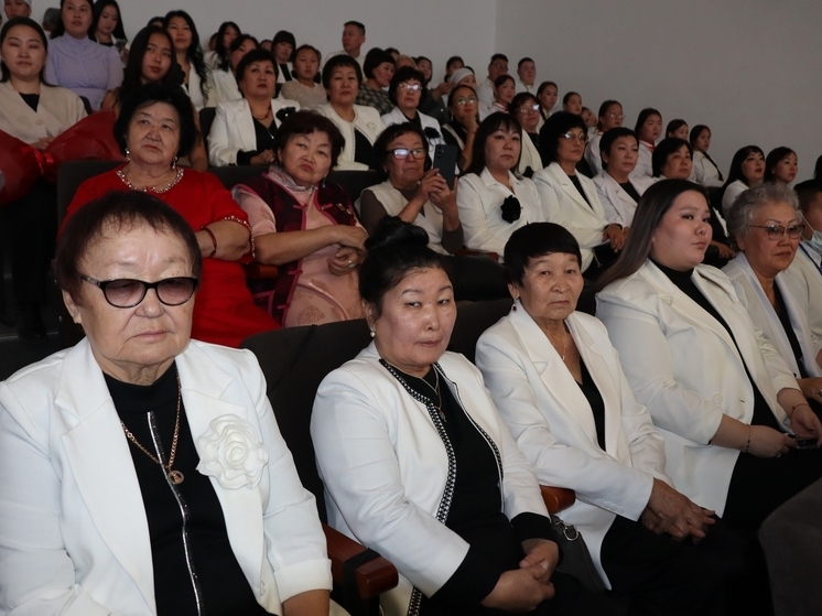 В Туве Республиканский медколледж отметил 80-летний юбилей