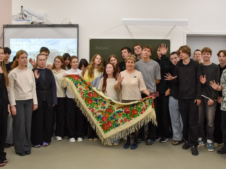 Школьники НАО поучаствовали в игре с платком