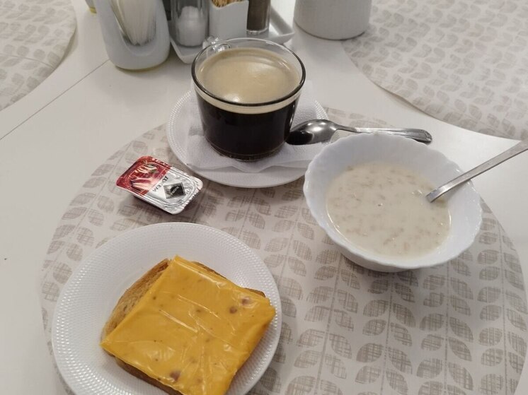 Гастроэнтеролог предупредил о развитии ожирения при отказе от завтрака