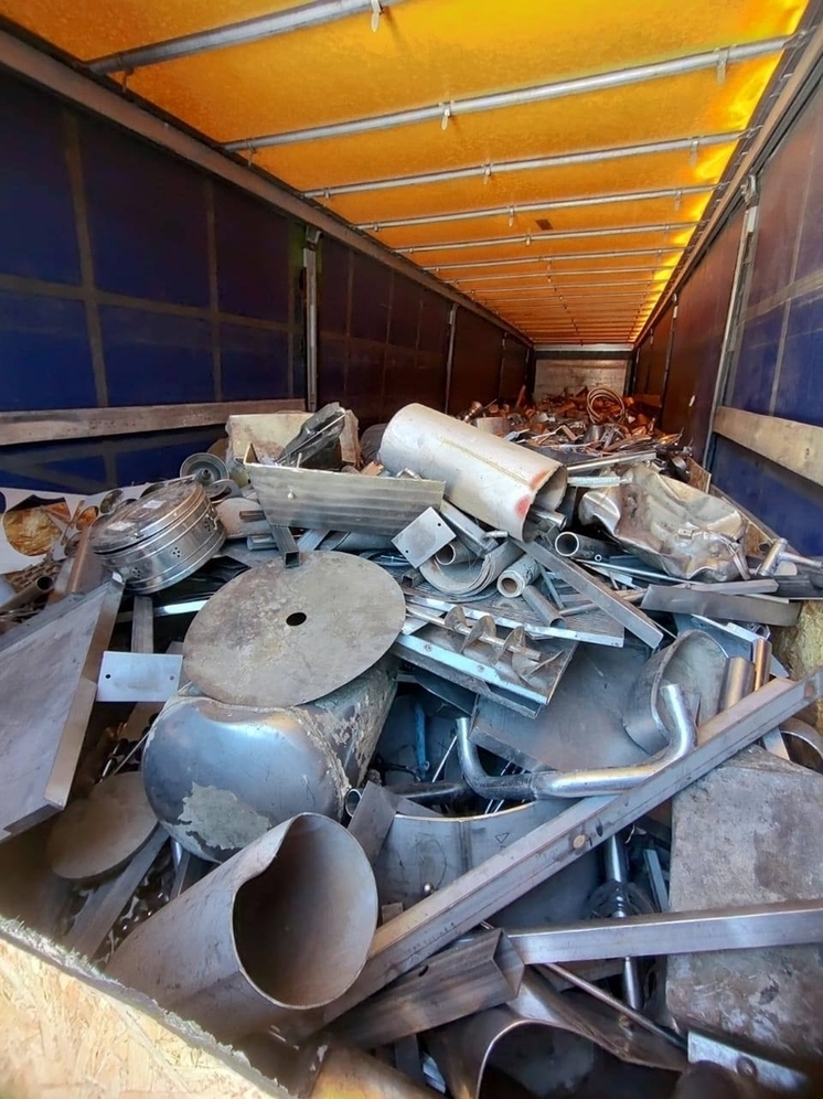 Против лома есть приёмы: иностранца наказали за контрабанду 21 тонны лома из нержавейки в Себежском округе