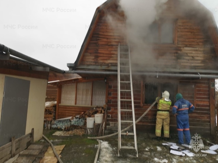 Садовый дом горел на территории Екатеринбурга
