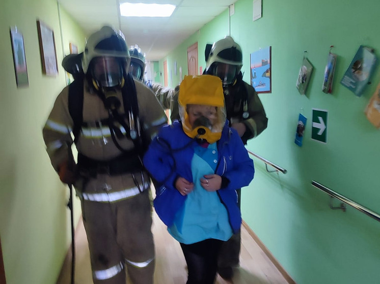 В социальном центре Демянска провели тренировку по эвакуации