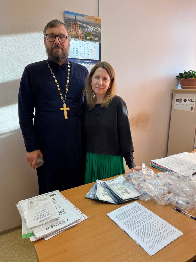 Орловский храм передал помощь детскому медцентру