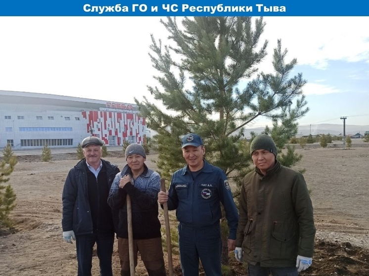 В поселке Как-Хем озеленяют прилегающей территории спортивно-культурного центра «Победа»