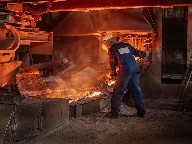 Металлурги проводят плановый ремонт печи взвешенной плавки на Надеждинском заводе в Норильске