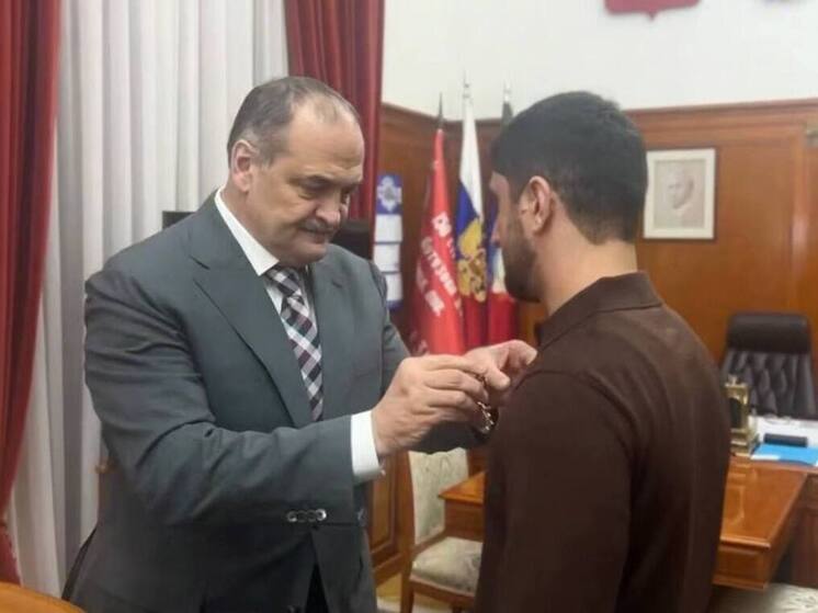 Герой России Хантемир Султанов удостоен высшей награды Дагестана