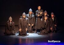 Над постановкой работали под руководством московского режиссера-постановщика Антона Понаровского
В Белгороде показали премьеру спектакля «Мальчиш-Кибальчиш»