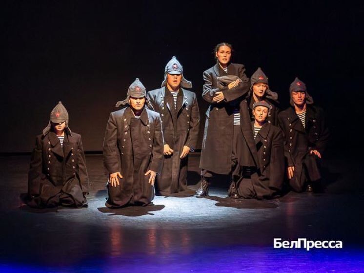 Над постановкой работали под руководством московского режиссера-постановщика Антона Понаровского
В Белгороде показали премьеру спектакля «Мальчиш-Кибальчиш»