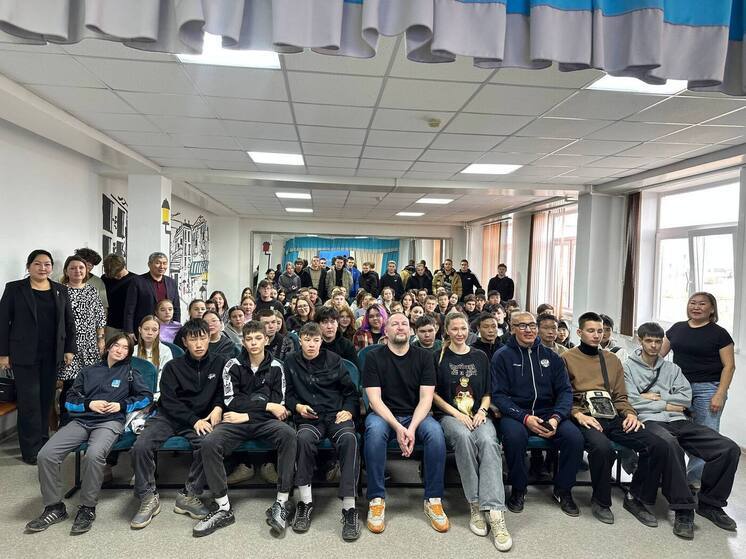 Звезда плавания Юрий Прилуков приехал в гости к юным спортсменам Бурятии