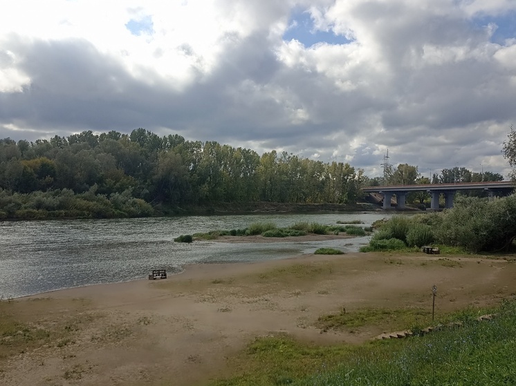 Река Урал под Оренбургом стремительно мелеет