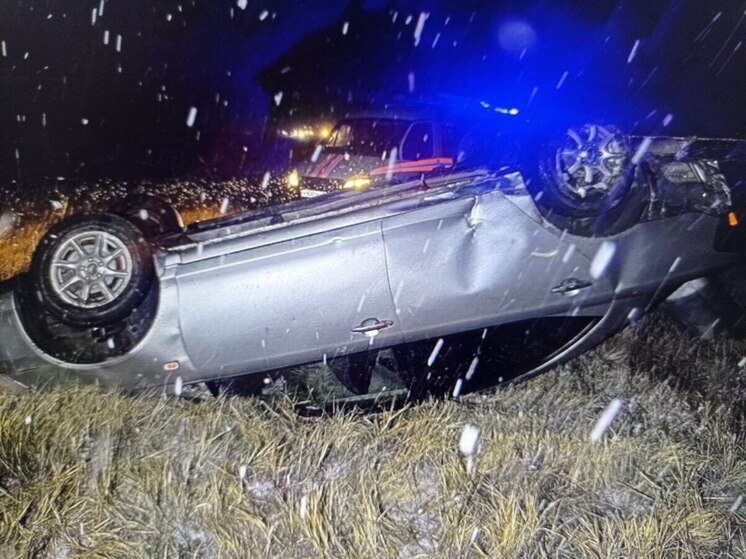 Два человека пострадали в перевернувшейся машине в Забайкалье