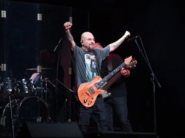 Заслуженный артист России Сергей Трофимов выступил для бойцов СВО в Хабаровске