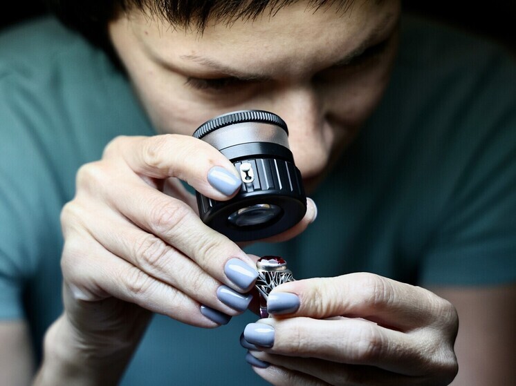 Челябинск оказался в лидерах по тратам на бриллианты и изумруды