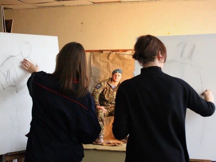 Студенты орловского художественного училища пишут «Портрет Героя»