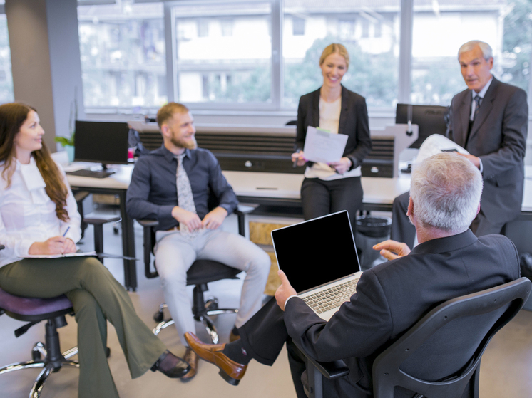 Новосибирские зумеры выбирают работу по известности топ-менеджеров компании