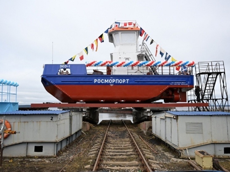 В Петрозаводске спустили на воду второй нефтемусоросборщик модели «ЭКО-1»