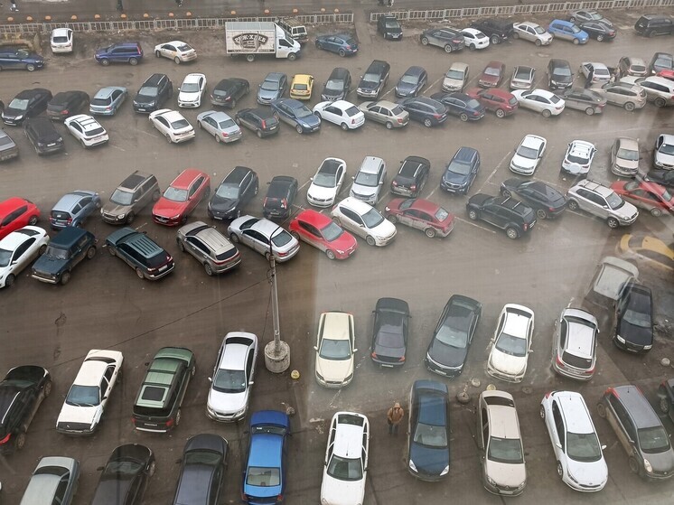 На Фурманова в Екатеринбурге автомобиль вылетел на тротуар