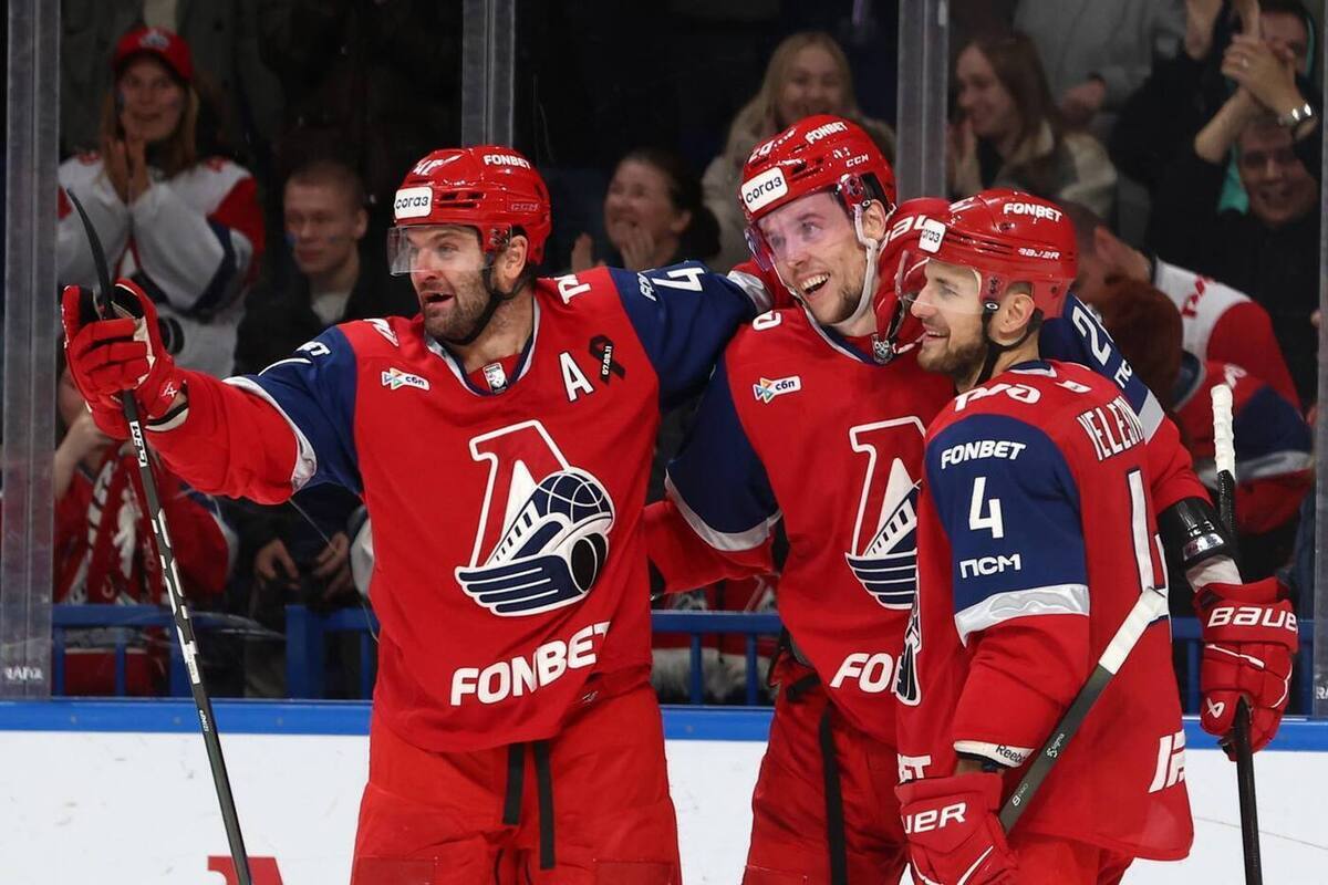 «Локомотив» одолел СКА и вышел на первое место в Западной конференции