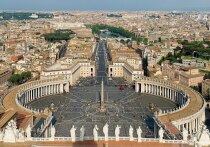 В октябре более 700 000 человек собрались на площади Святого Петра в Риме, чтобы стать свидетелями канонизации бывшего священника-сатаниста