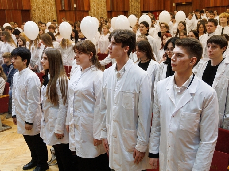 Будущих смоленских медиков посвятили в студенты