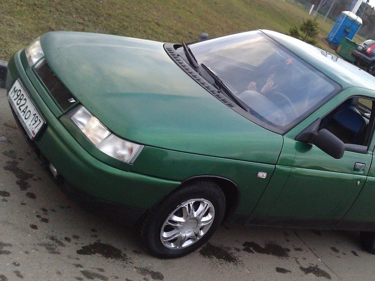 В РФ начались продажи зеленого ВАЗ-2110 1998 года без пробега: не очень дорого