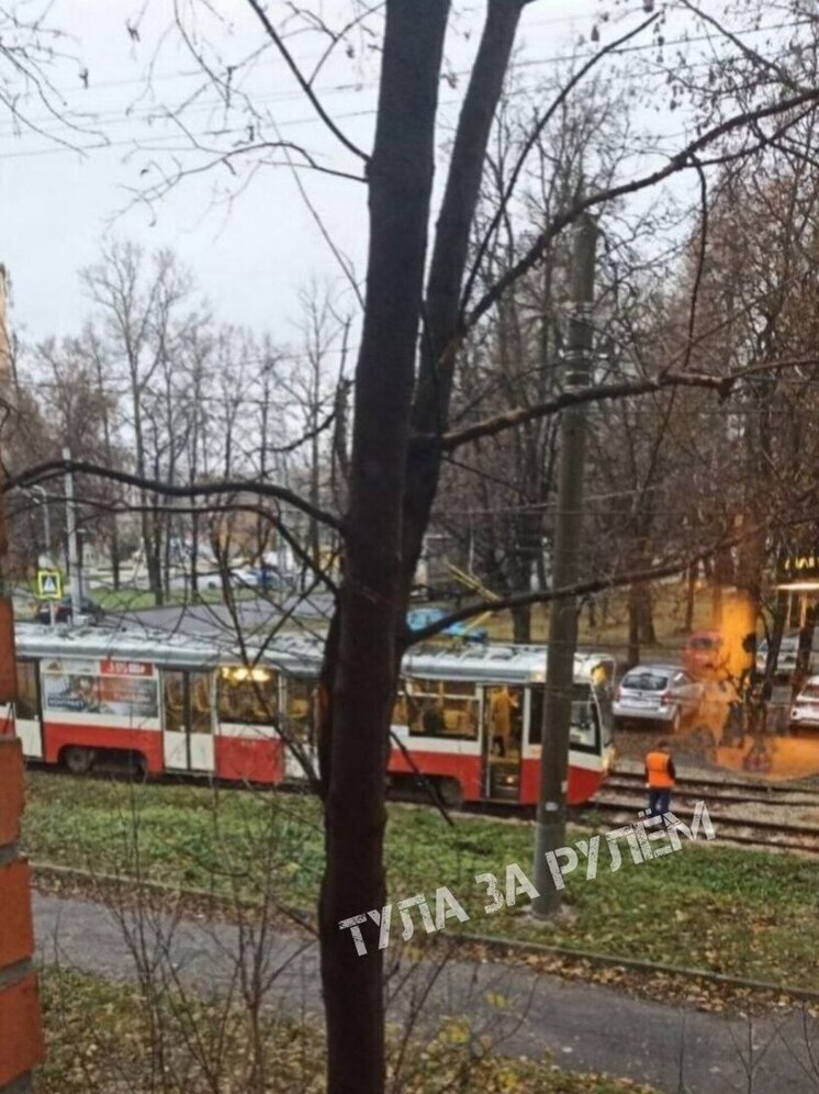 В Туле на улице Кутузова остановлено движение трамваев