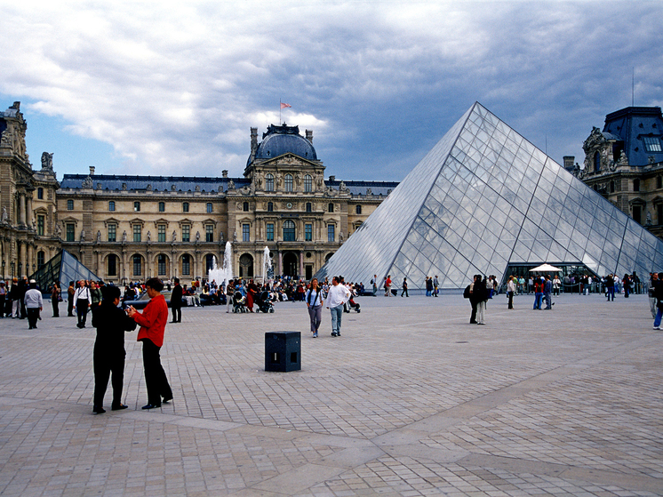 Bild: грабители Лувра попытались продать украденное через даркнет