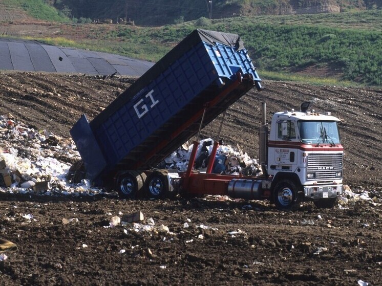 В Запорожской области ликвидируют стихийную свалку по поручению губернатора