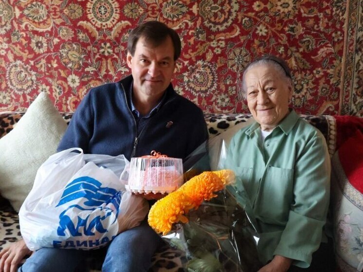 На Запорожье ветерана Великой Отечественной войны поздравили с юбилеем