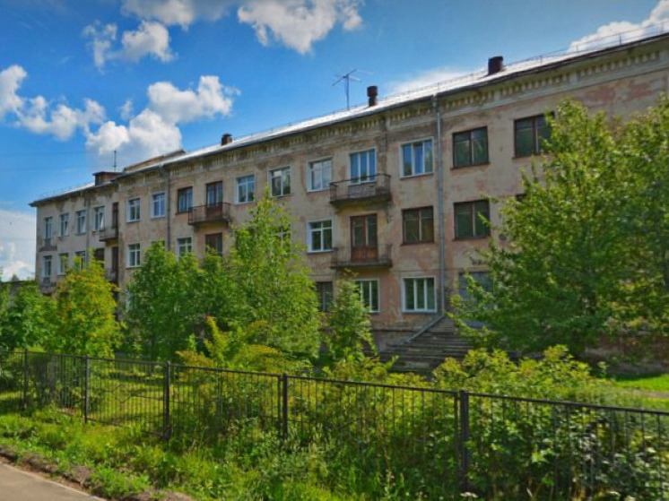 В Кирове обновляют фасады и полы в школе No 73 микрорайона Лянгасово