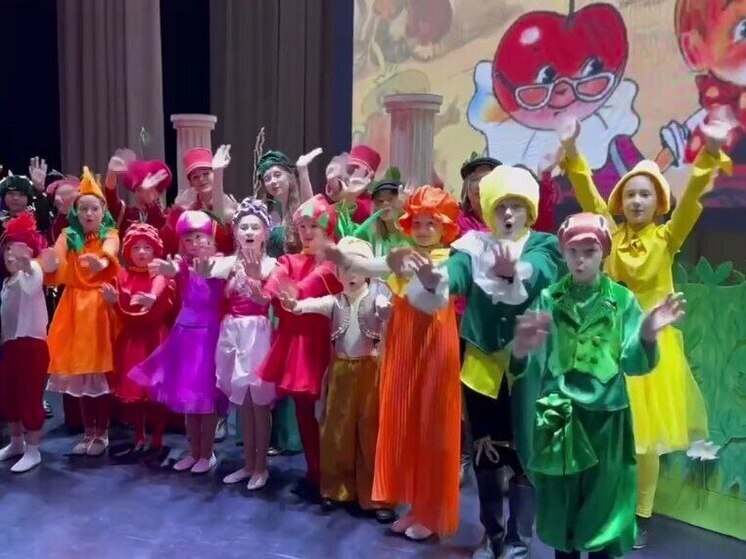 Юным жителям Мелитополя показали детский спектакль о приключениях Чиполлино