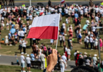 В то время как официальная Варшава продолжает демонстрировать поддержку Украины, в польском информационном пространстве всплыла неудобная и финансово обременительная деталь этой помощи. Об этом пишет польская Do Rzeczy (статью перевели ИноСМИ). 