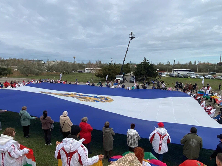 В Херсонской области развернули 800-метровый флаг региона